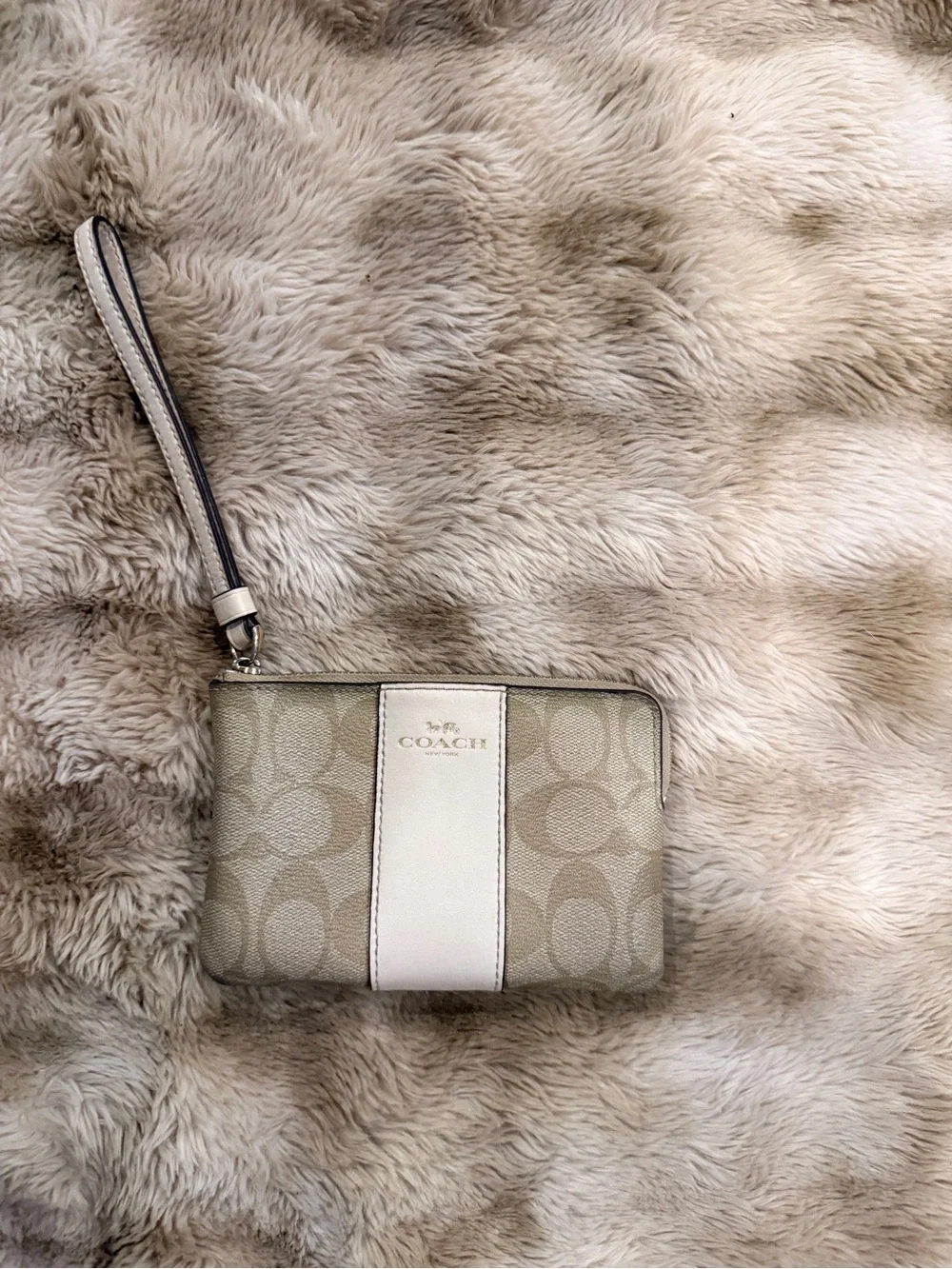COACH Signature Canvas Wristlet – Khaki & Chalk